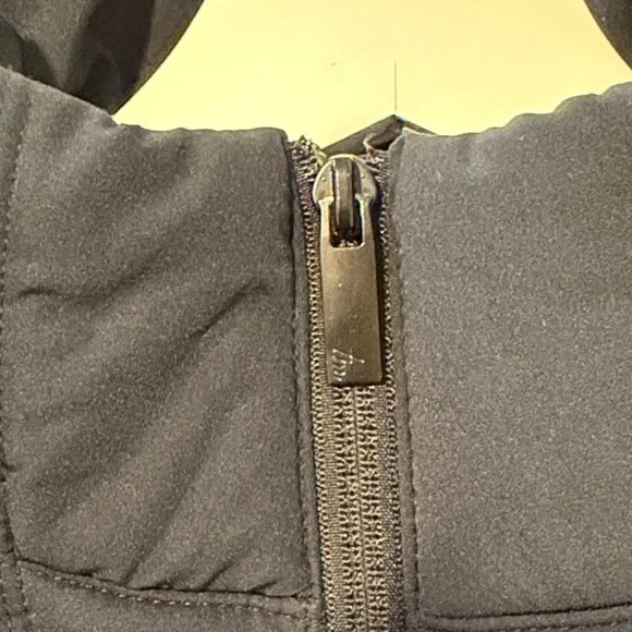 Travis Mathew’s Women's Black  Puffer Jacket - Picture 3 of 4